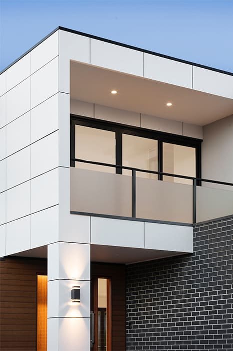 مشروع معرض سيارات بورش – تنفيذ أنظمة الطاقة والإنارة المتكاملة